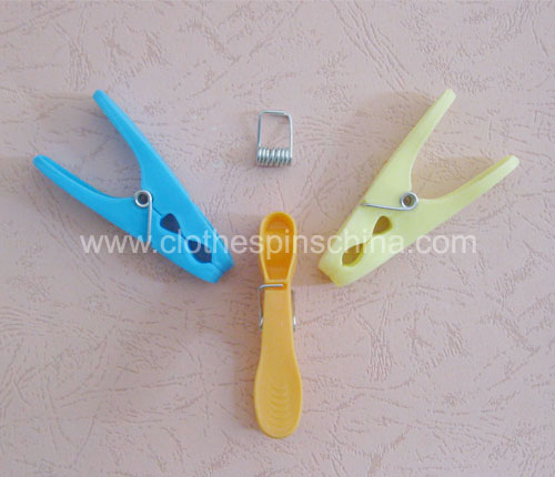 8.5cm Colored Plastic Clothes Pegs